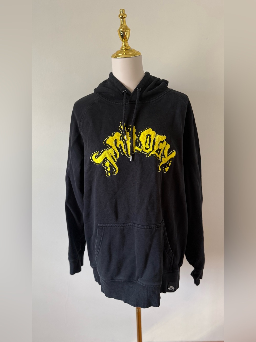 Trilogy Vs The World “Thick Boyz” Yellow and Black hoodie Size L Men